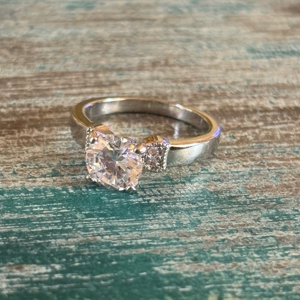 Rhinestone ring; Size 5 - Picture 2 of 4
